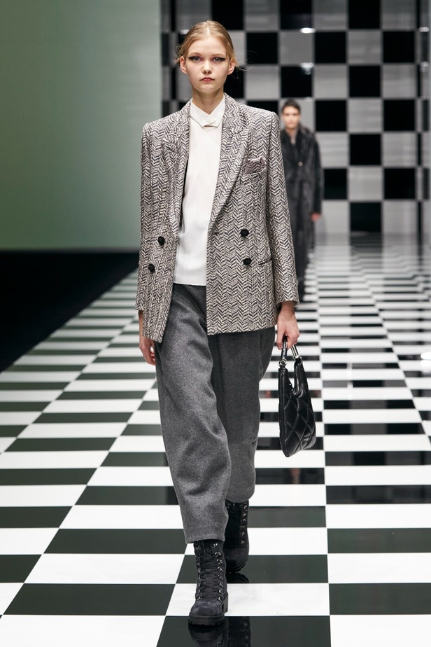  مجموعة Emporio Armani  لخريف 2022 أكثر تنوعًا وشمولًا من أي وقت مضى