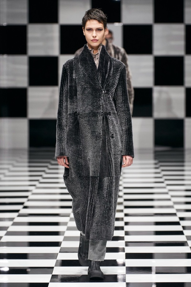  مجموعة Emporio Armani  لخريف 2022 أكثر تنوعًا وشمولًا من أي وقت مضى