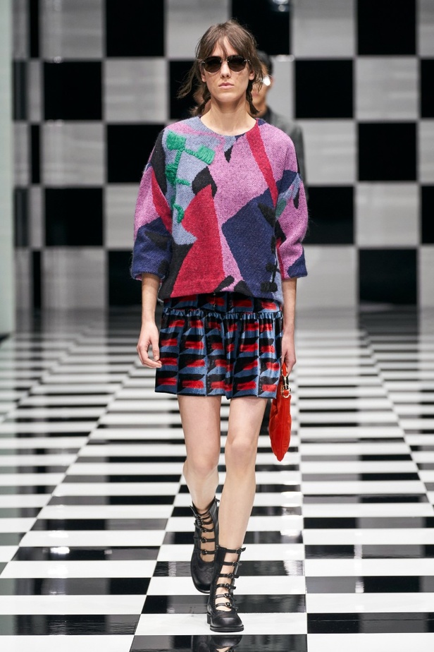  مجموعة Emporio Armani  لخريف 2022 أكثر تنوعًا وشمولًا من أي وقت مضى