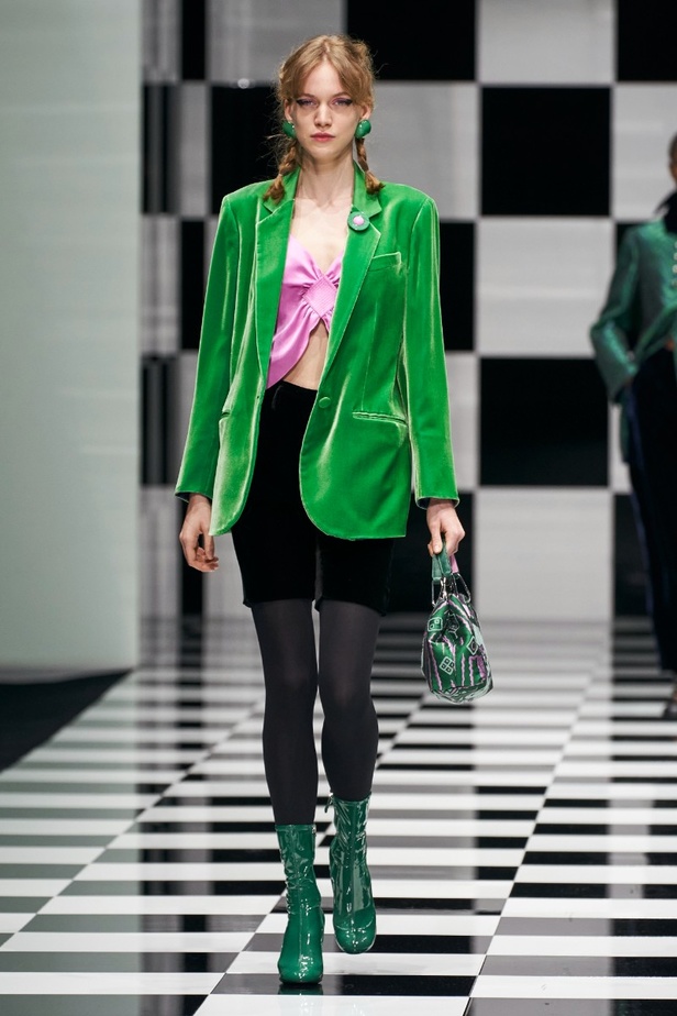  مجموعة Emporio Armani  لخريف 2022 أكثر تنوعًا وشمولًا من أي وقت مضى