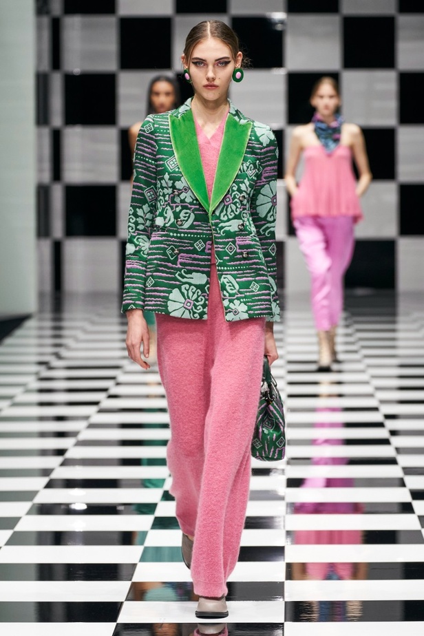  مجموعة Emporio Armani  لخريف 2022 أكثر تنوعًا وشمولًا من أي وقت مضى