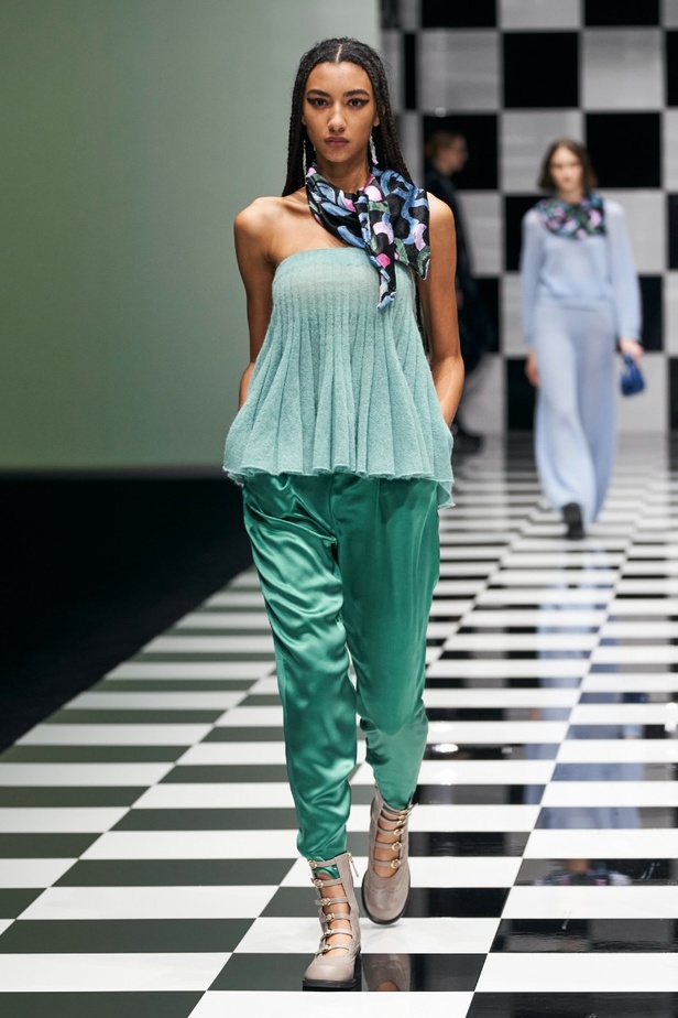  مجموعة Emporio Armani  لخريف 2022 أكثر تنوعًا وشمولًا من أي وقت مضى