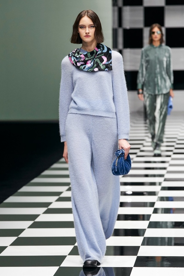  مجموعة Emporio Armani  لخريف 2022 أكثر تنوعًا وشمولًا من أي وقت مضى