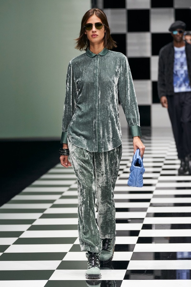  مجموعة Emporio Armani  لخريف 2022 أكثر تنوعًا وشمولًا من أي وقت مضى