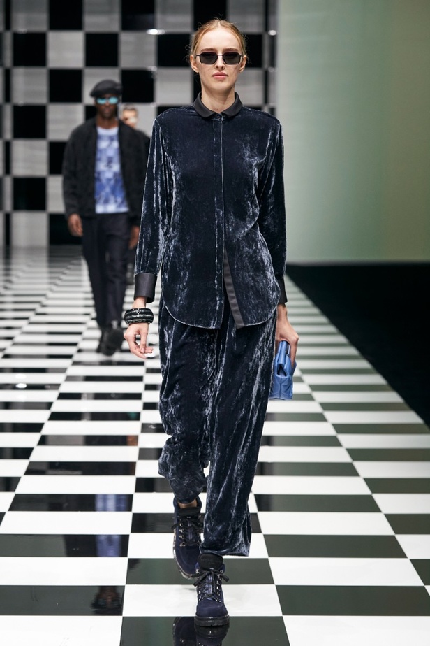  مجموعة Emporio Armani  لخريف 2022 أكثر تنوعًا وشمولًا من أي وقت مضى