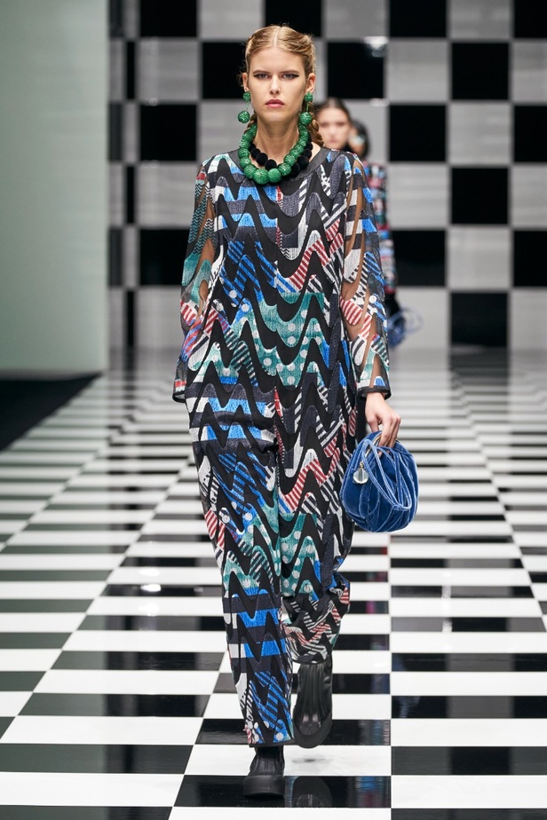  مجموعة Emporio Armani  لخريف 2022 أكثر تنوعًا وشمولًا من أي وقت مضى