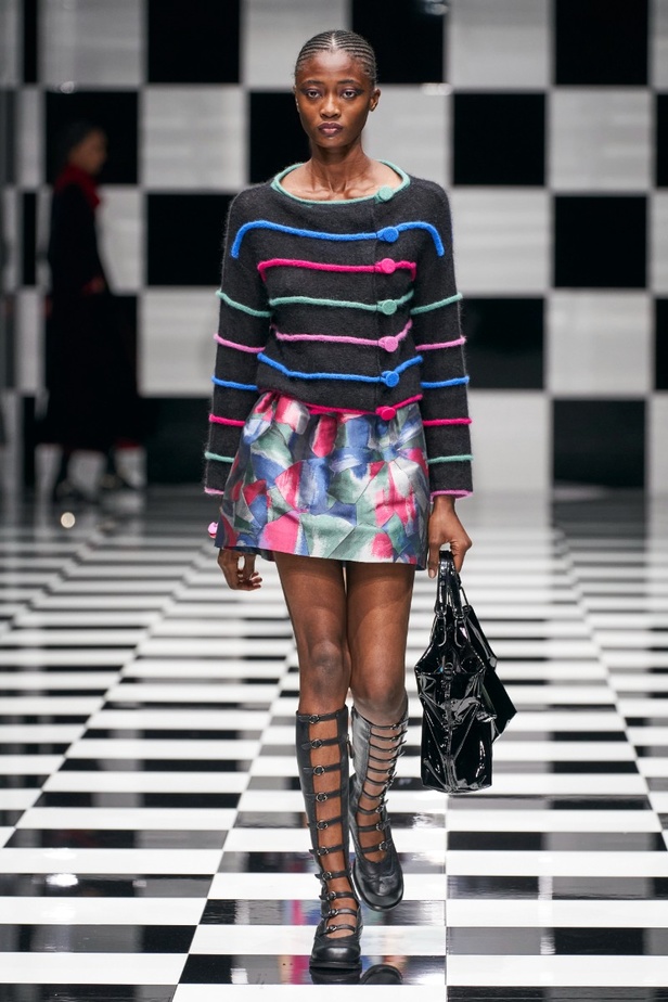  مجموعة Emporio Armani  لخريف 2022 أكثر تنوعًا وشمولًا من أي وقت مضى