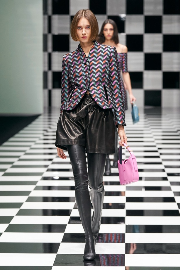  مجموعة Emporio Armani  لخريف 2022 أكثر تنوعًا وشمولًا من أي وقت مضى