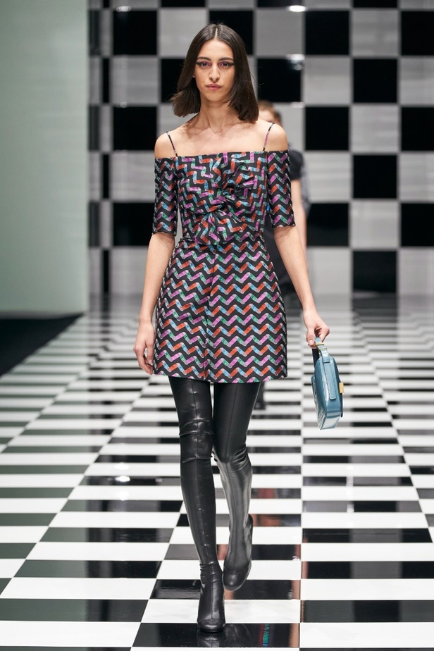  مجموعة Emporio Armani  لخريف 2022 أكثر تنوعًا وشمولًا من أي وقت مضى