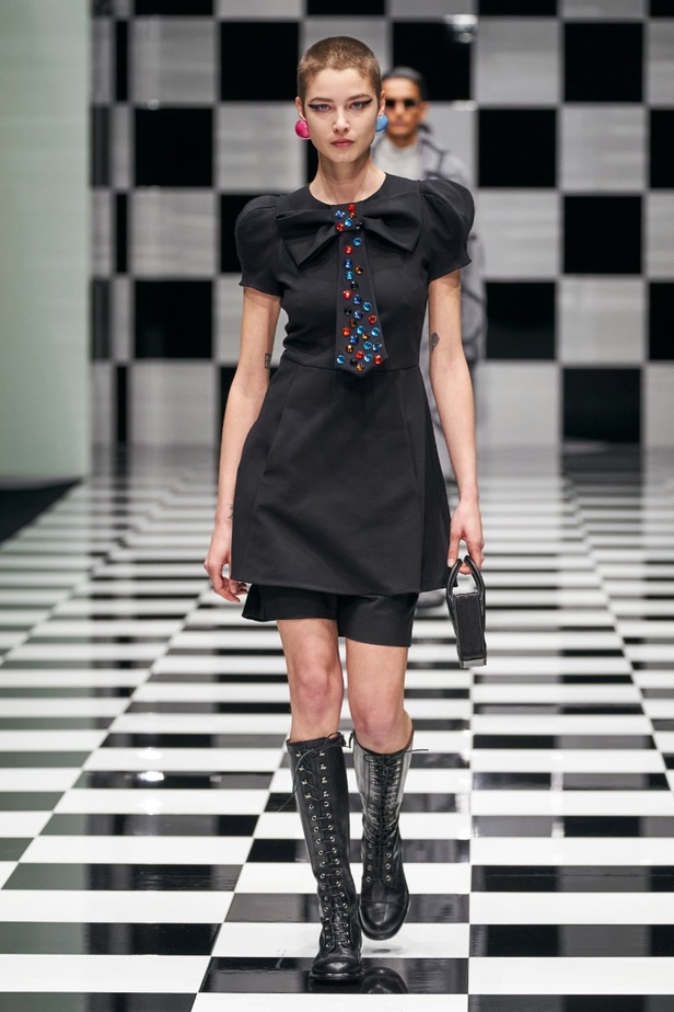  مجموعة Emporio Armani  لخريف 2022 أكثر تنوعًا وشمولًا من أي وقت مضى