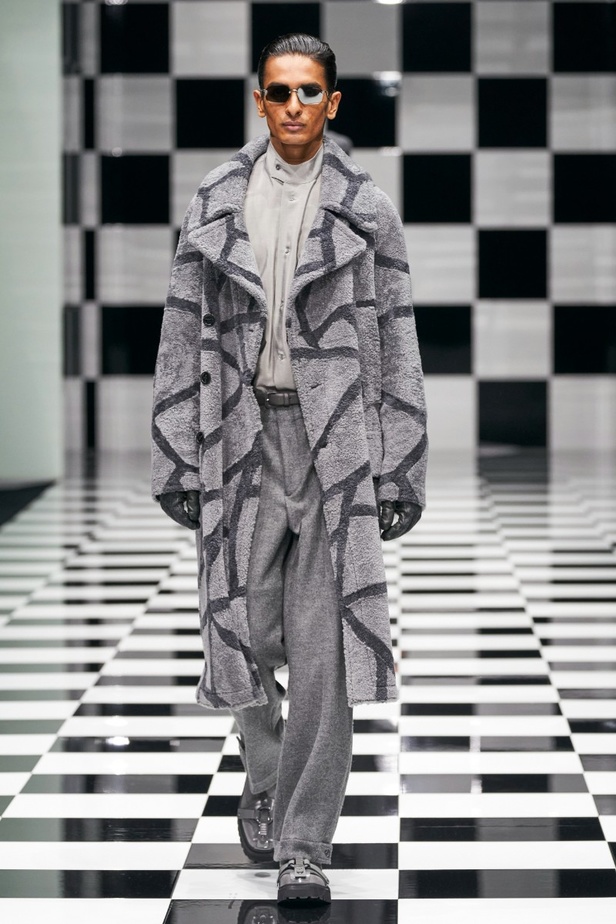  مجموعة Emporio Armani  لخريف 2022 أكثر تنوعًا وشمولًا من أي وقت مضى