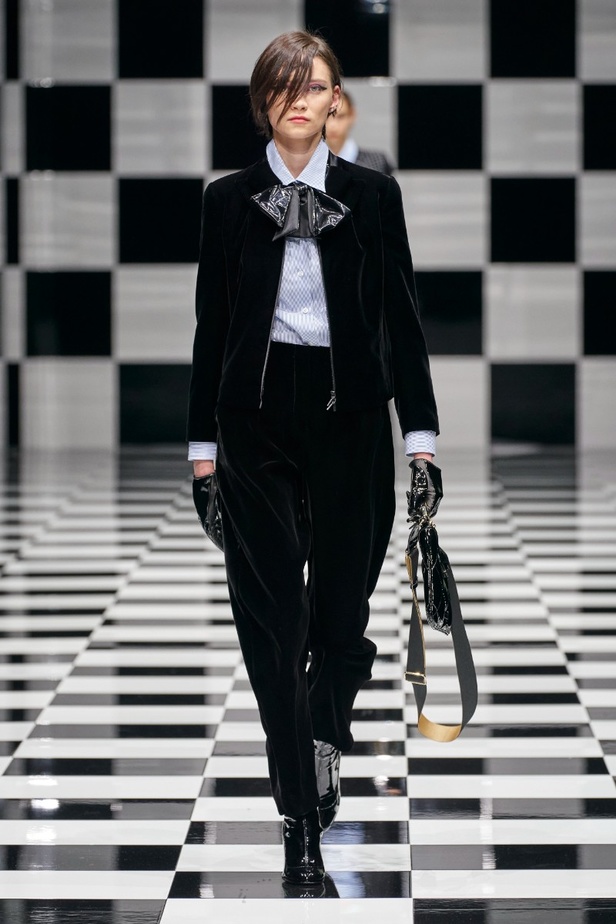  مجموعة Emporio Armani  لخريف 2022 أكثر تنوعًا وشمولًا من أي وقت مضى