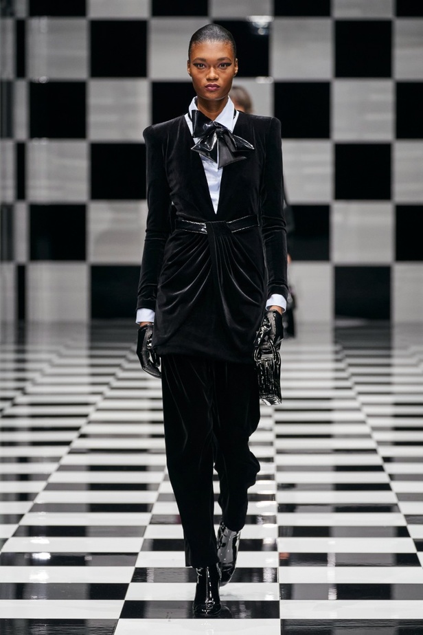  مجموعة Emporio Armani  لخريف 2022 أكثر تنوعًا وشمولًا من أي وقت مضى