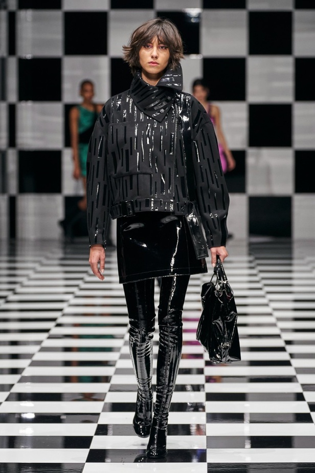  مجموعة Emporio Armani  لخريف 2022 أكثر تنوعًا وشمولًا من أي وقت مضى