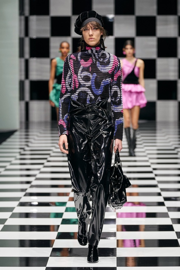  مجموعة Emporio Armani  لخريف 2022 أكثر تنوعًا وشمولًا من أي وقت مضى
