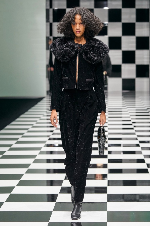  مجموعة Emporio Armani  لخريف 2022 أكثر تنوعًا وشمولًا من أي وقت مضى