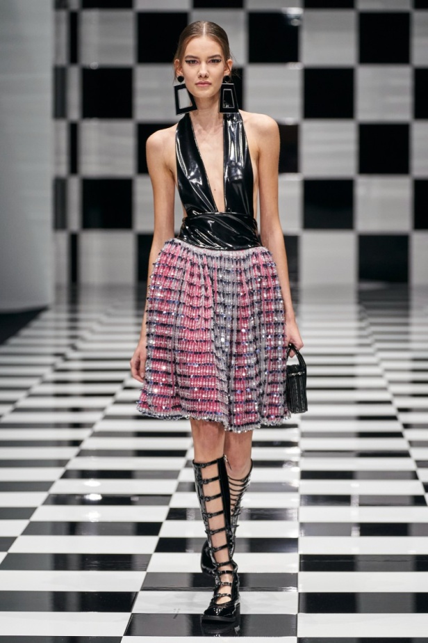  مجموعة Emporio Armani  لخريف 2022 أكثر تنوعًا وشمولًا من أي وقت مضى