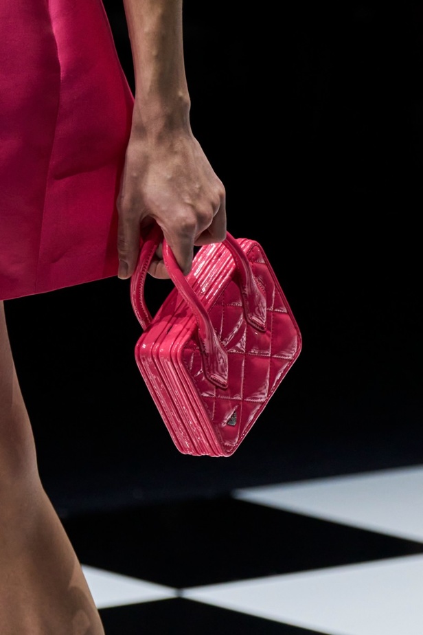  مجموعة Emporio Armani  لخريف 2022 أكثر تنوعًا وشمولًا من أي وقت مضى