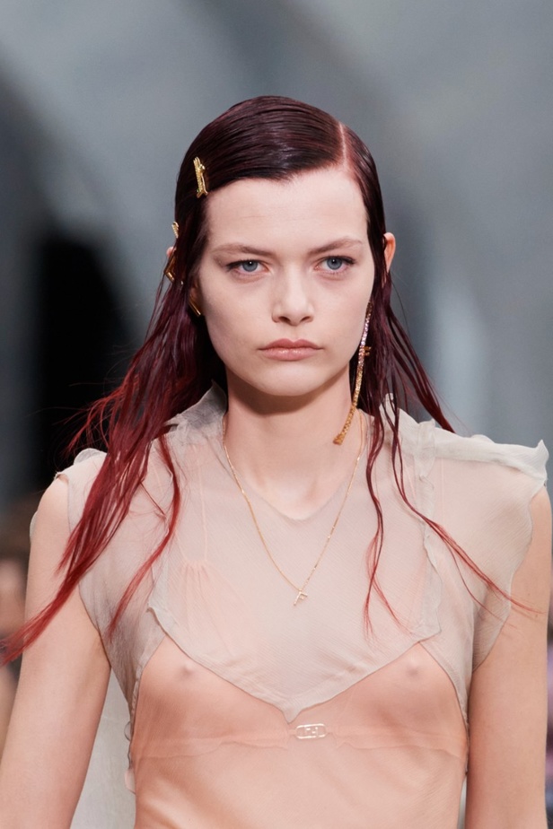 من عرض فندي لموسم خريف 2022