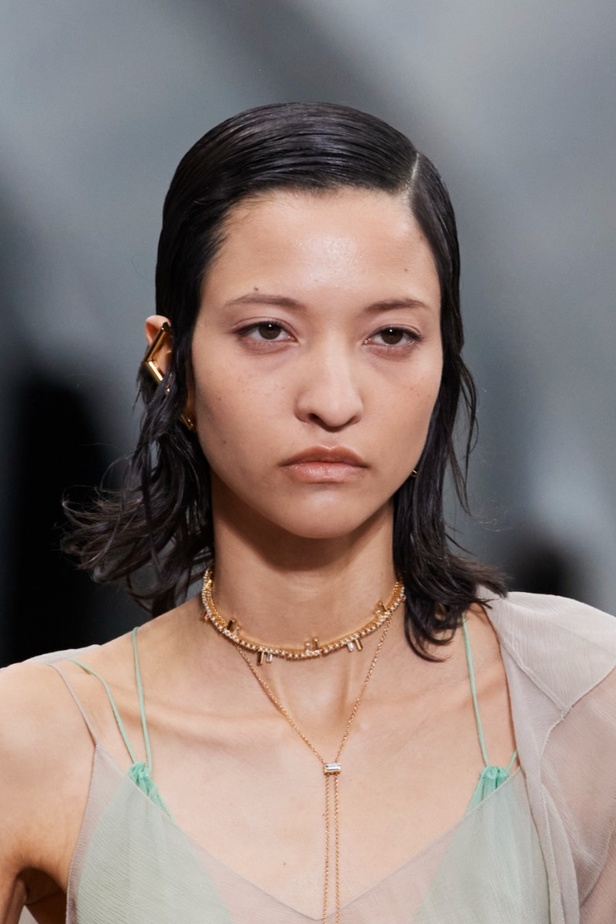 من عرض فندي لموسم خريف 2022