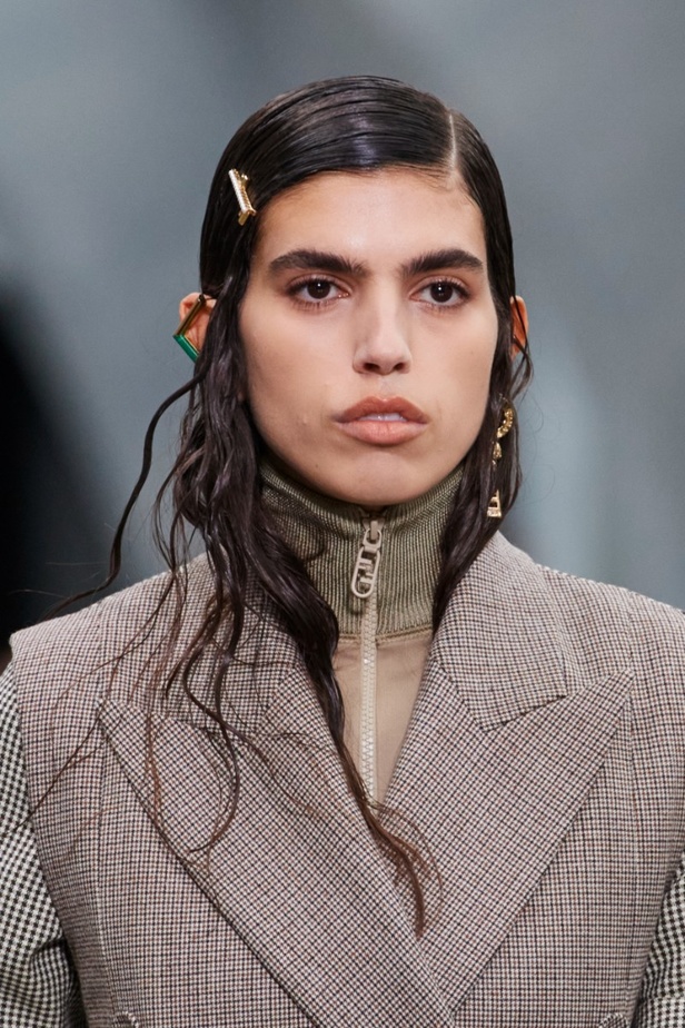 من عرض فندي لموسم خريف 2022