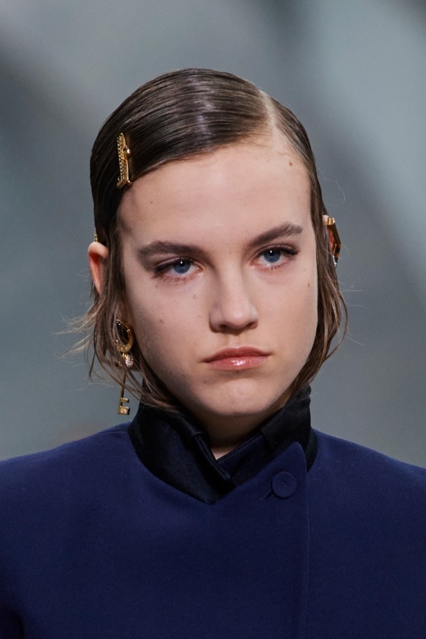 من عرض فندي لموسم خريف 2022