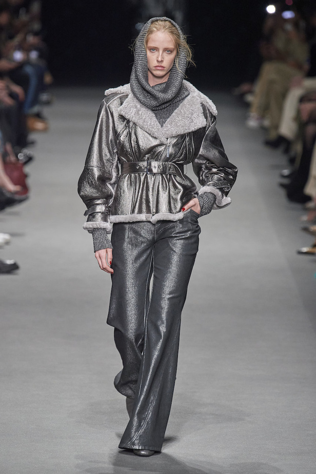 من عرض أزياء البيرتا فيريتي لموسم خريف وشتاء 2022-2023