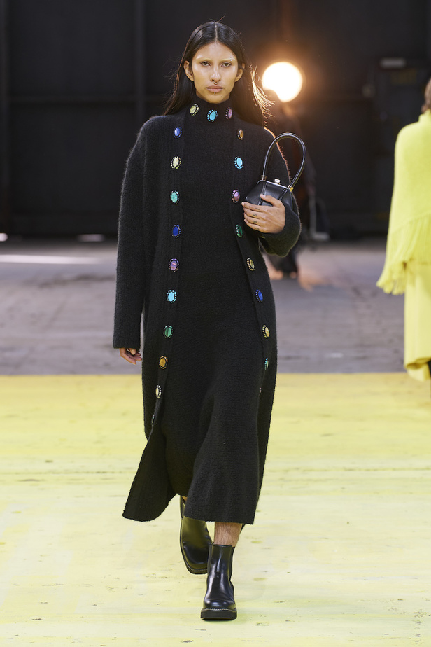 منمجموعة غابرييلا هيرست لخريف وشتاء 2022-2023