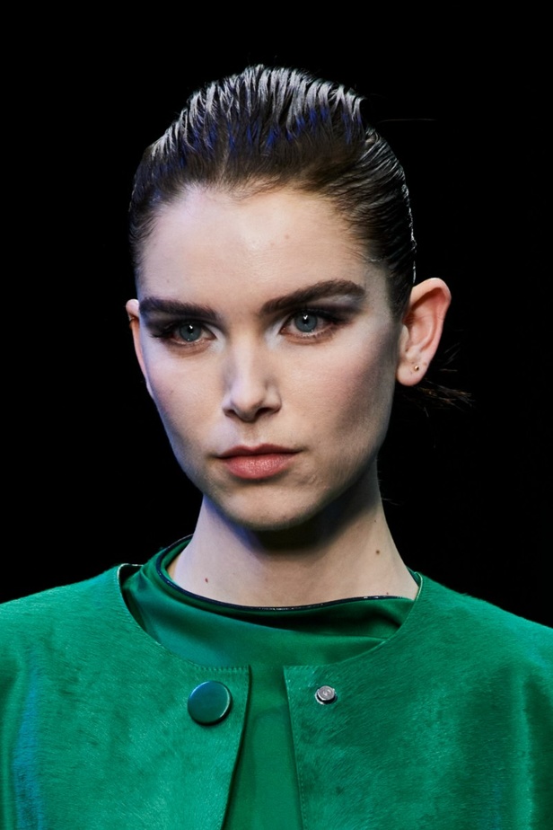 اطلالات جمالية عرض Giorgio Armani  لخريف 2022 