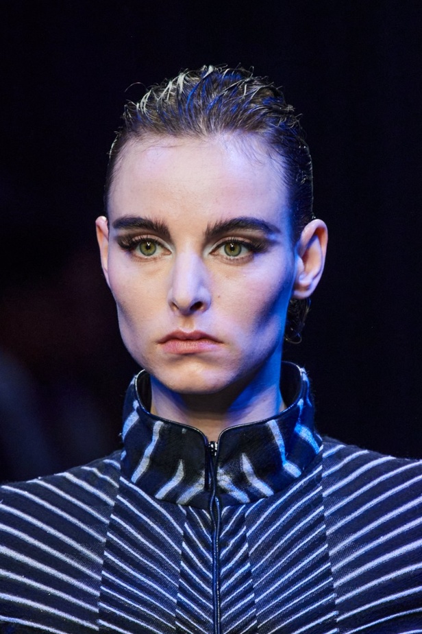 اطلالات جمالية عرض Giorgio Armani  لخريف 2022 