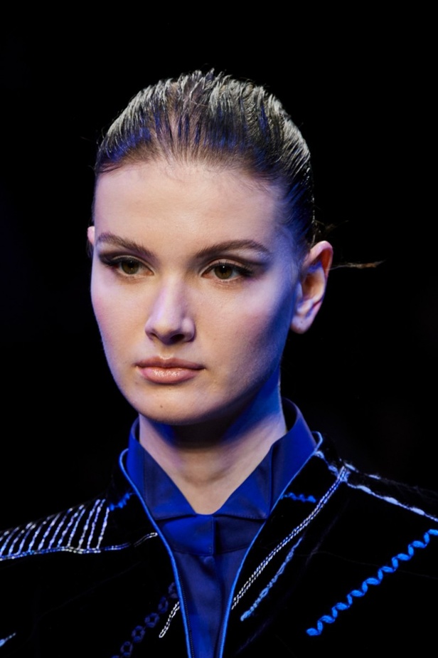 اطلالات جمالية عرض Giorgio Armani  لخريف 2022 