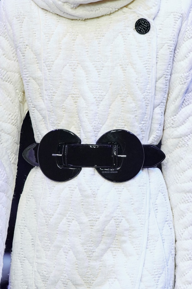 عرض Giorgio Armani  لخريف 2022 مجموعة غارقة في عصر موسيقى الجاز