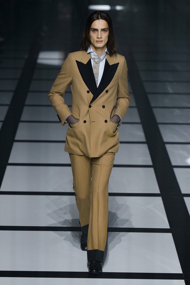 تعاون Adidas وGucci يذهل الحضور في مجموعة "غوشي" لخريف وشتاء 2022