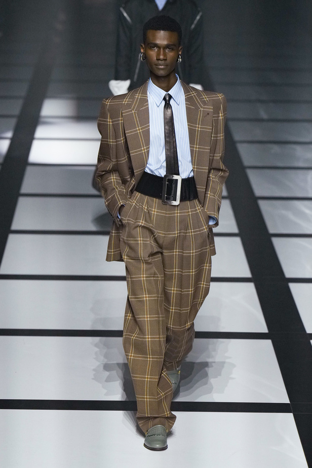 تعاون Adidas وGucci يذهل الحضور في مجموعة "غوشي" لخريف وشتاء 2022