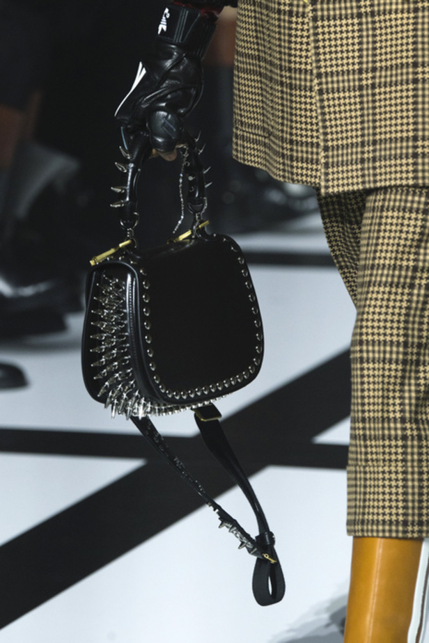 تعاون Adidas وGucci يذهل الحضور في مجموعة "غوشي" لخريف وشتاء 2022