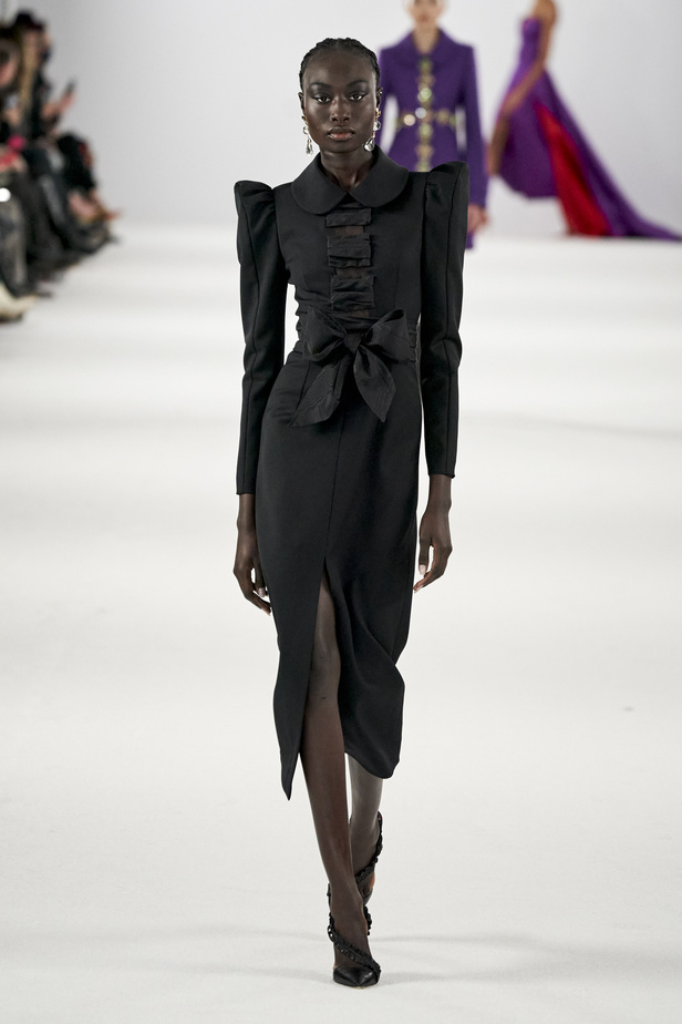 عرض أزياء مجموعة Carolina Herrera لموسم خريف وشتاء 2022 في نيويورك