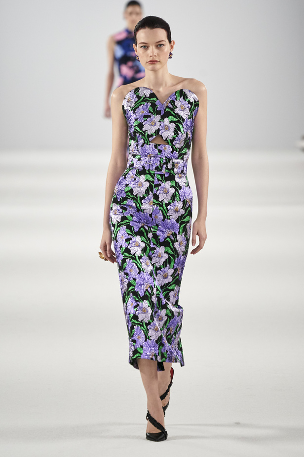 عرض أزياء مجموعة Carolina Herrera لموسم خريف وشتاء 2022 في نيويورك