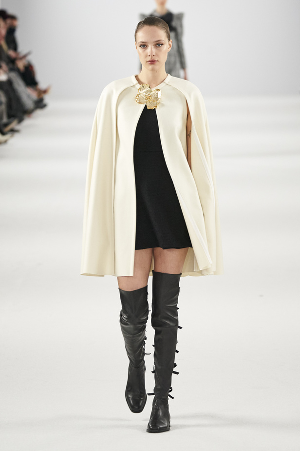 عرض أزياء مجموعة Carolina Herrera لموسم خريف وشتاء 2022 في نيويورك