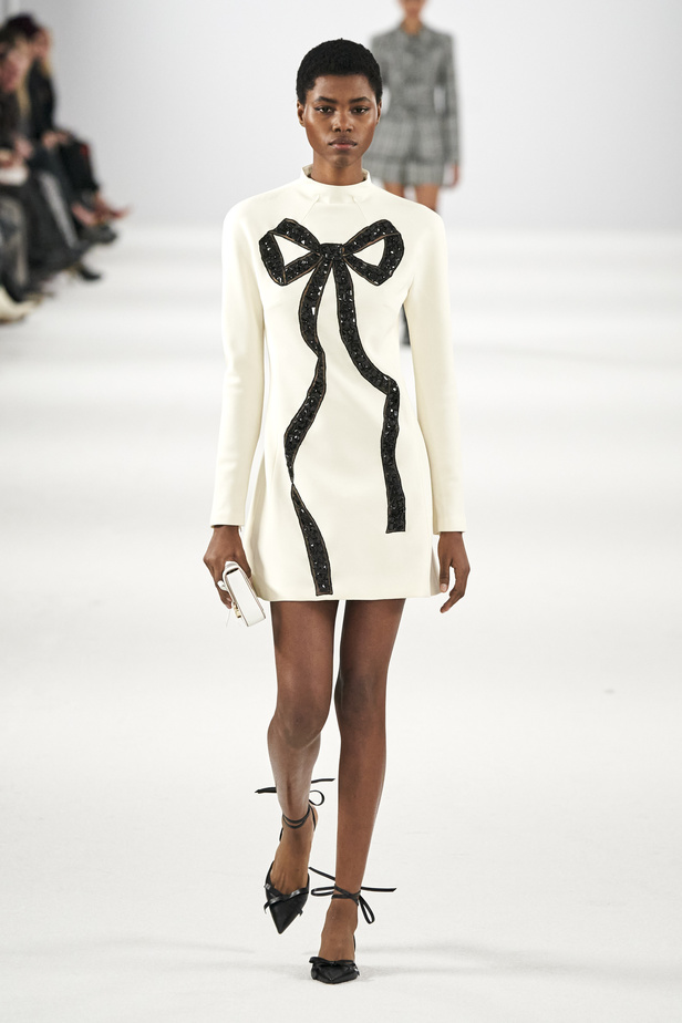 عرض أزياء مجموعة Carolina Herrera لموسم خريف وشتاء 2022 في نيويورك