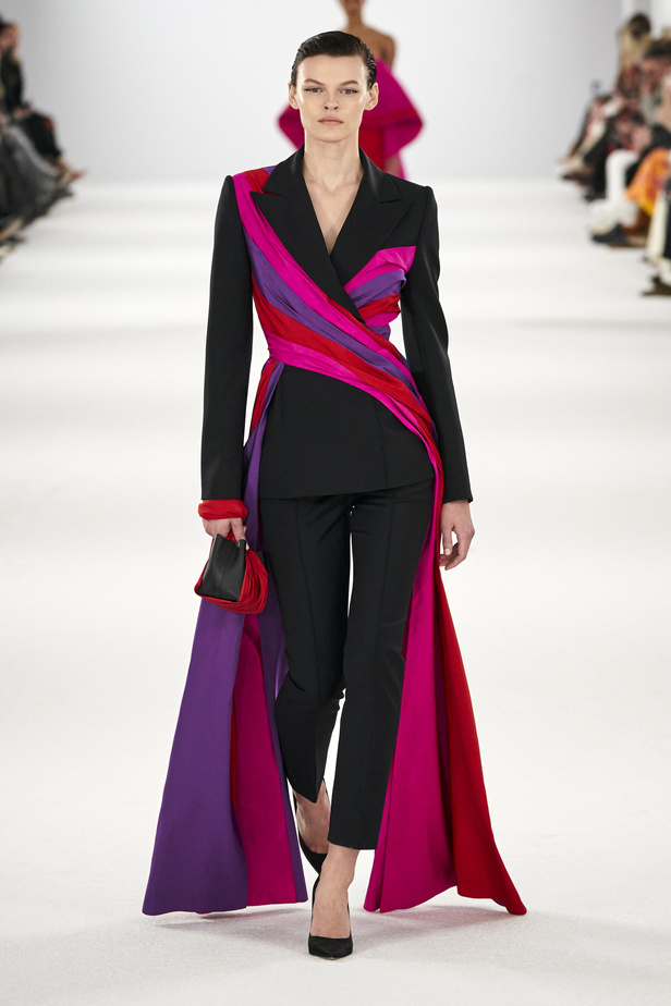 عرض أزياء مجموعة Carolina Herrera لموسم خريف وشتاء 2022 في نيويورك