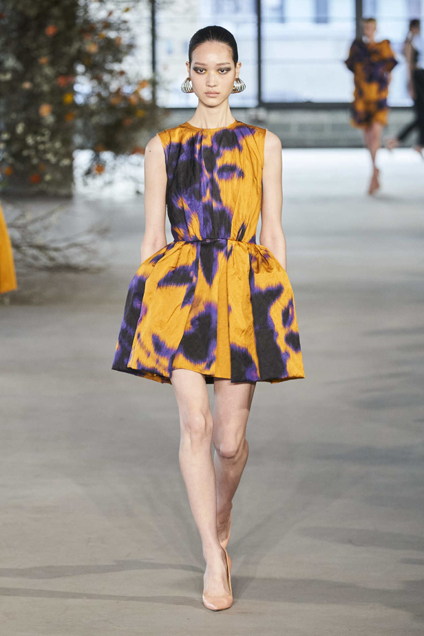 عرض أزياء مجموعة Jason Wu لموسم خريف وشتاء 2022 في نيويورك