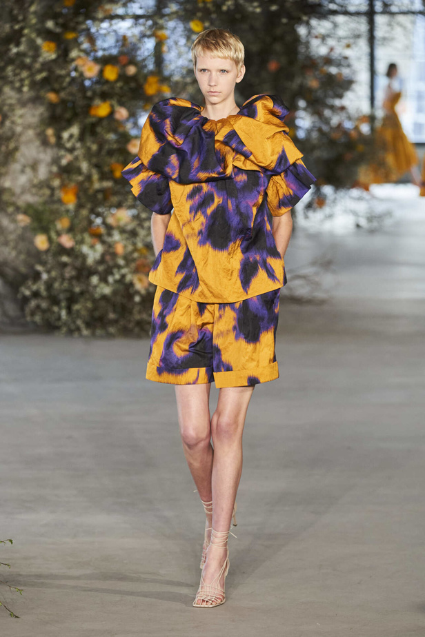 عرض أزياء مجموعة Jason Wu لموسم خريف وشتاء 2022 في نيويورك