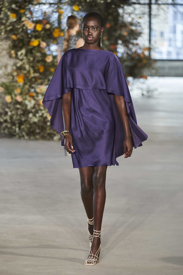 عرض أزياء مجموعة Jason Wu لموسم خريف وشتاء 2022 في نيويورك