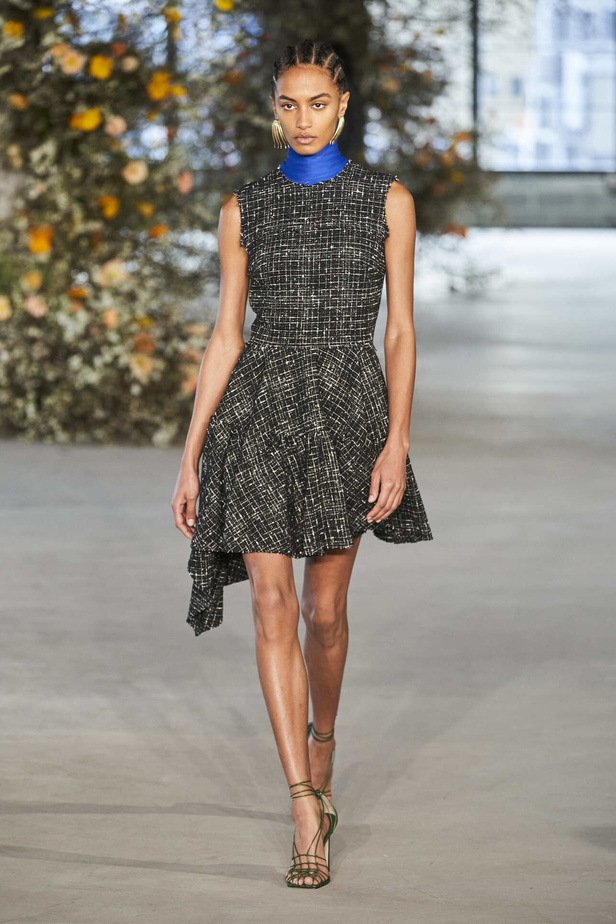 عرض أزياء مجموعة Jason Wu لموسم خريف وشتاء 2022 في نيويورك