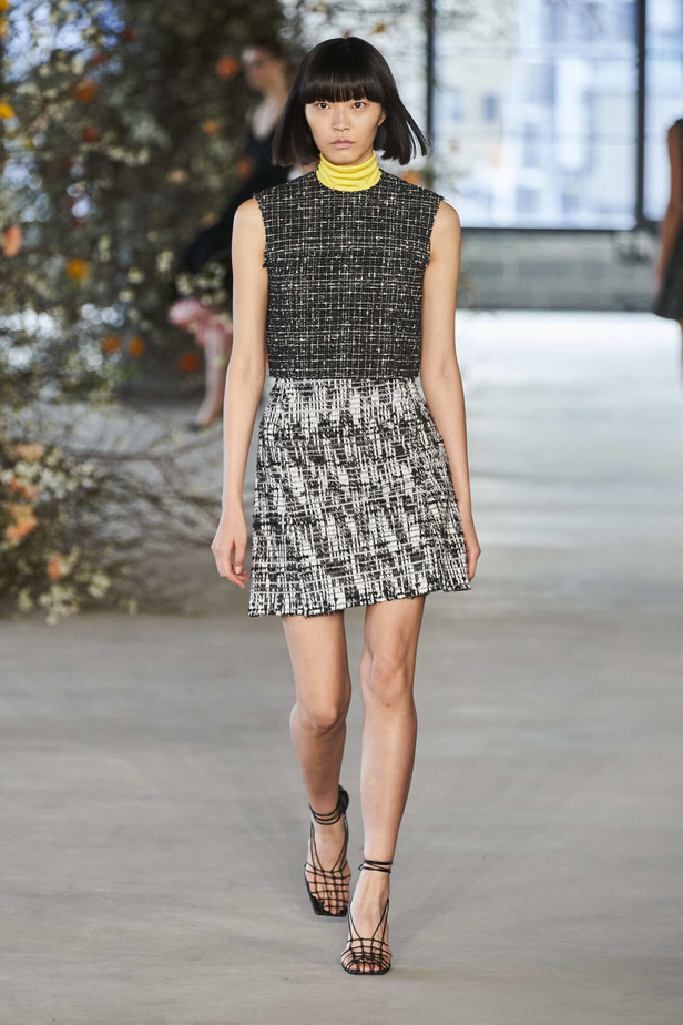 عرض أزياء مجموعة Jason Wu لموسم خريف وشتاء 2022 في نيويورك