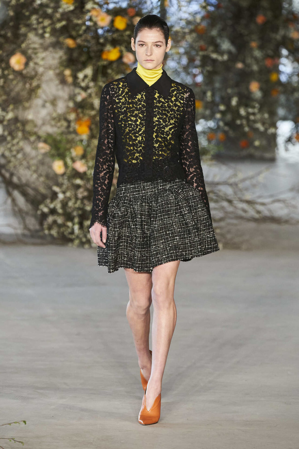 عرض أزياء مجموعة Jason Wu لموسم خريف وشتاء 2022 في نيويورك