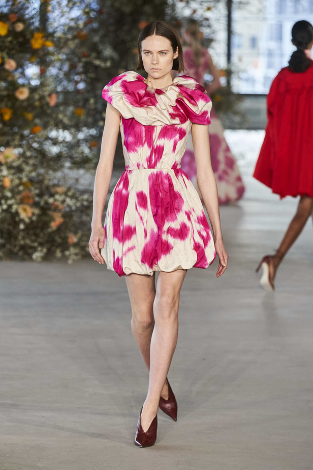 عرض أزياء مجموعة Jason Wu لموسم خريف وشتاء 2022 في نيويورك