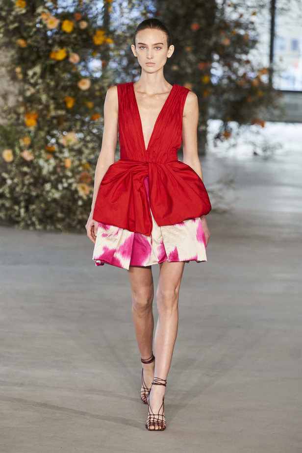 عرض أزياء مجموعة Jason Wu لموسم خريف وشتاء 2022 في نيويورك
