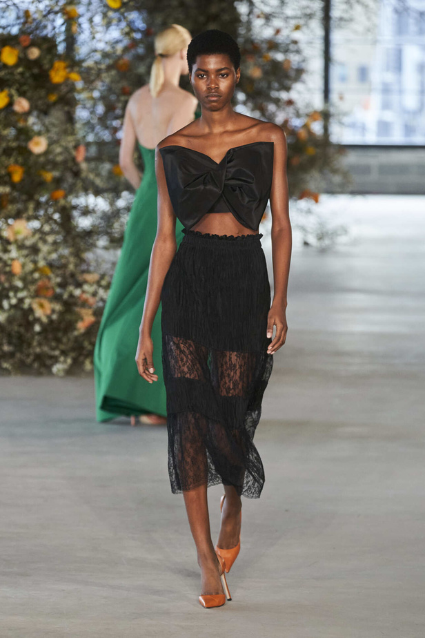 عرض أزياء مجموعة Jason Wu لموسم خريف وشتاء 2022 في نيويورك