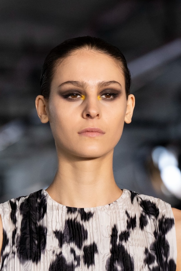 مكياج وتسريحات شعر عرض أزياء مجموعة Jason Wu لموسم خريف وشتاء 2022 في نيويورك